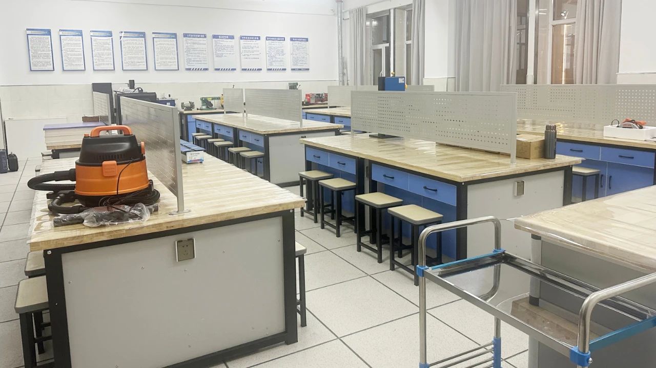 加強勞技課程動手能力，建設中小學勞技教室